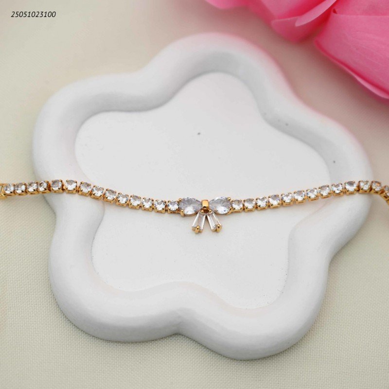 سوار تنس مع ببيونة بالمنتصف لون ذهبي