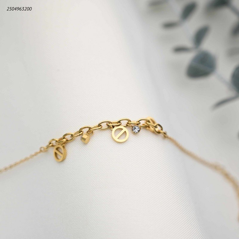 سوار جنزير مع تعليقات ماركة لون ذهبي