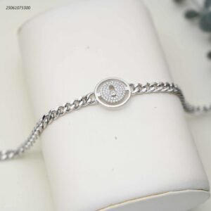 سوار جنزير مع دائرة عليها زركون لون فضي