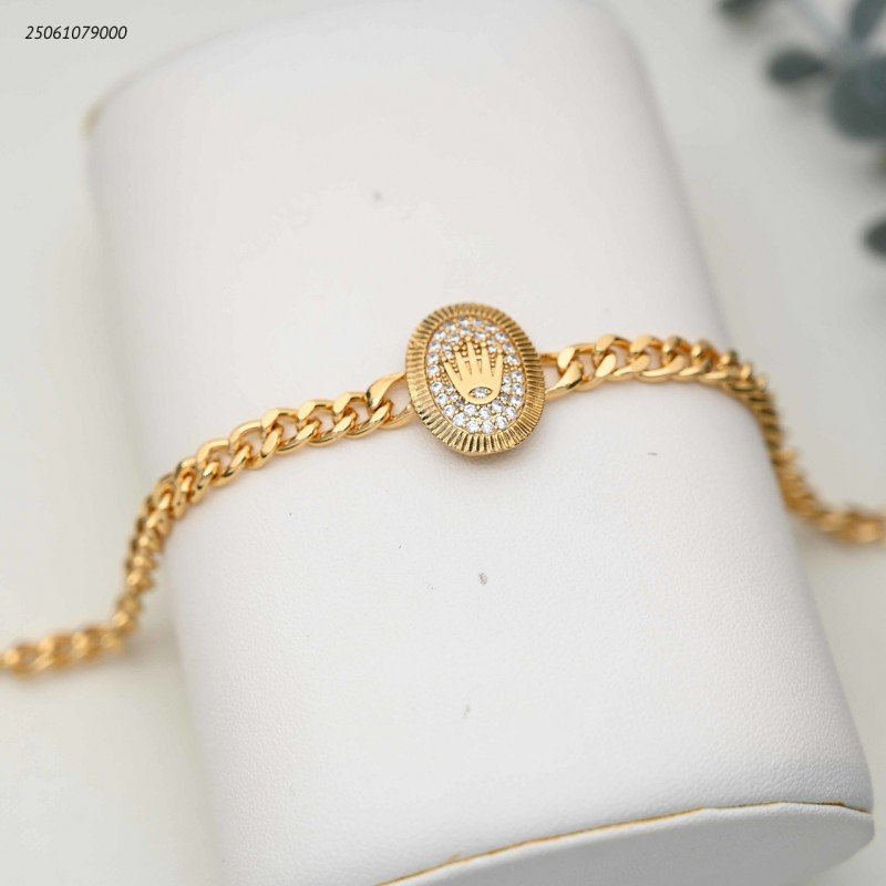 سوار جنزير مع شكل بيضاوي ماركة مع زركون لون ذهبي