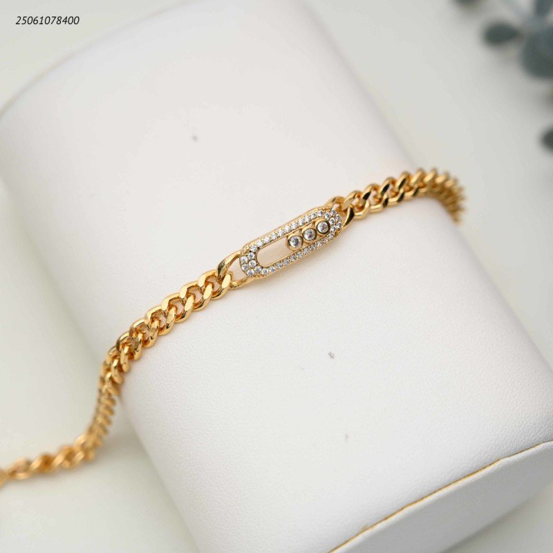 سوار جنزير مع شكل بيضاوي مع زركون لون ذهبي