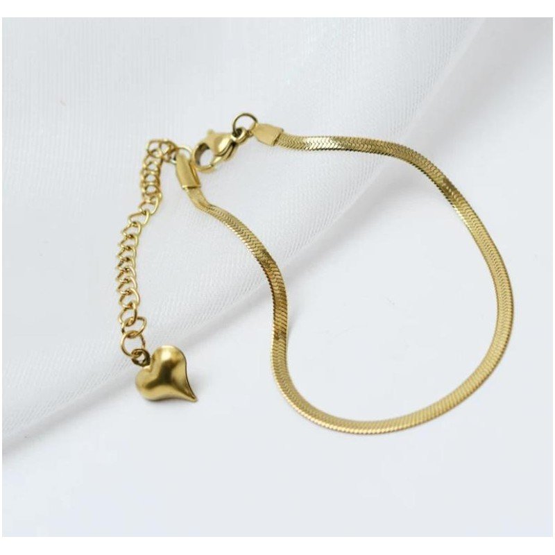 سوار ذهبي بتصميم جلد أفعى