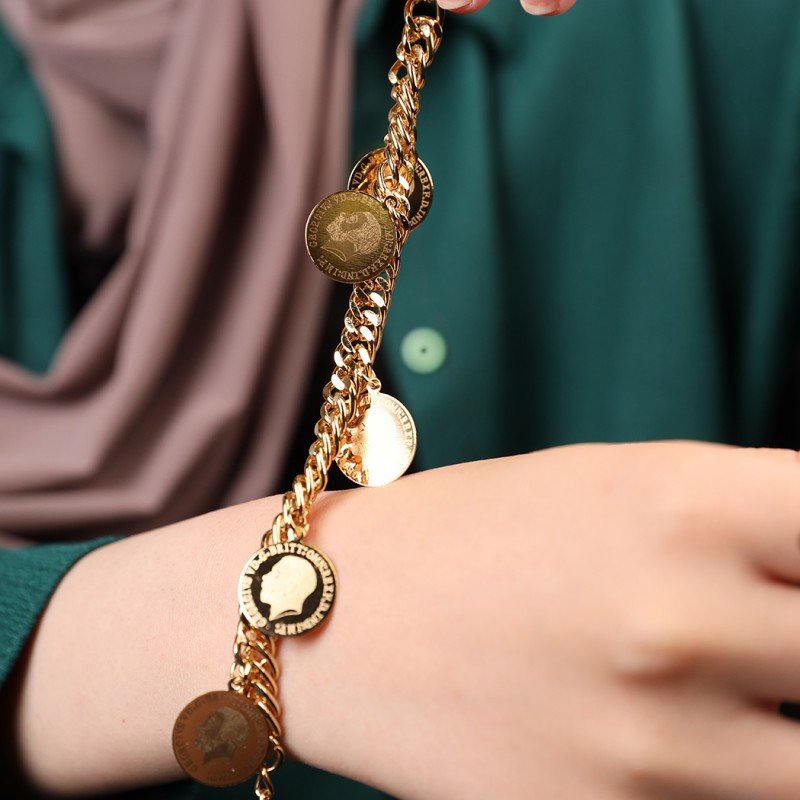 سوار ذهبي بتصميم جنزير مع 5 ليرات انجليزي