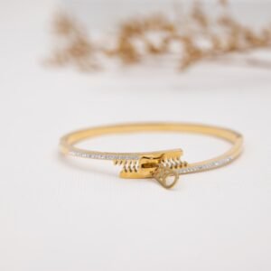 سوار ذهبي بتصميم سحاب