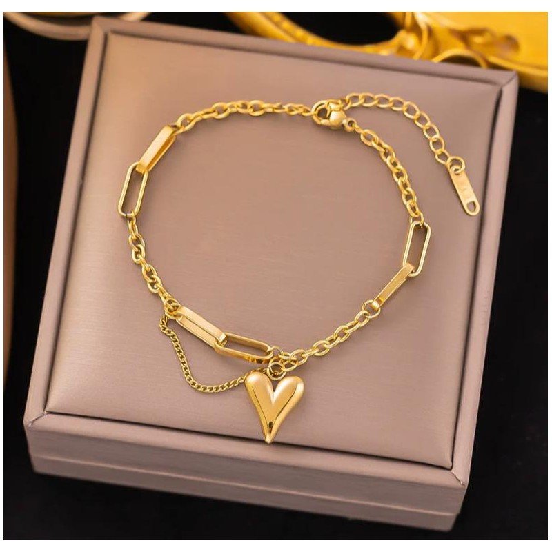 سوار ذهبي بتصميم قلب