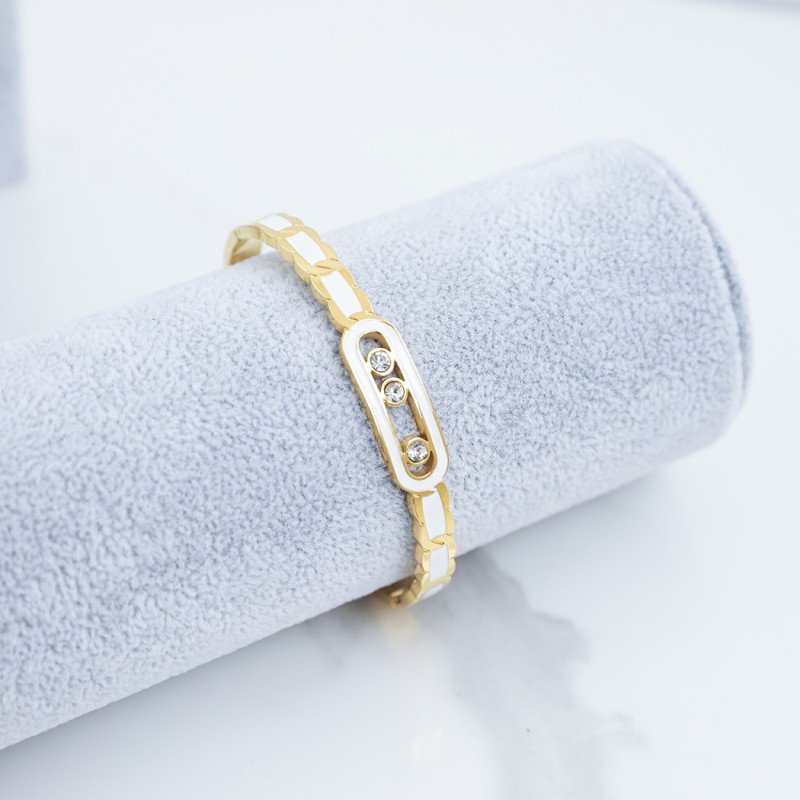 سوار ذهبي بتصميم مستطيل لون أبيض