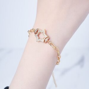 سوار ذهبي بتصميم نجمة