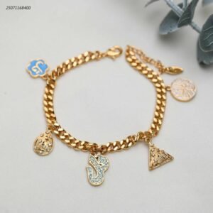 سوار سلسلة مع تعليقات بنقش عربي لون ذهبي