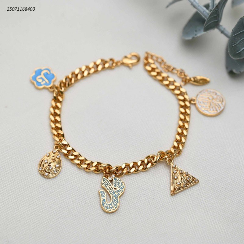 سوار سلسلة مع تعليقات بنقش عربي لون ذهبي