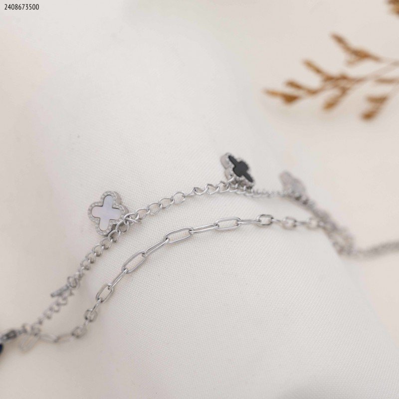 سوار طبقتين مع ورد البرسيم لون فضي