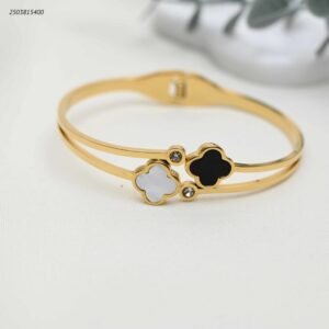 سوار عريض مزين بورقتي برسيم لون ذهبي