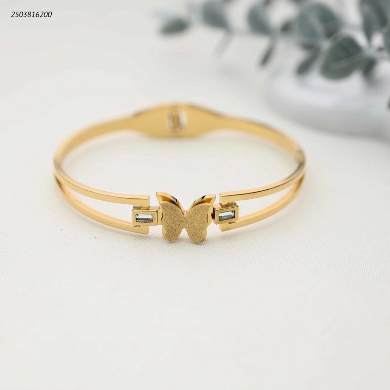 سوار عريض مفتوح مزين بفراشة و زركون لون ذهبي