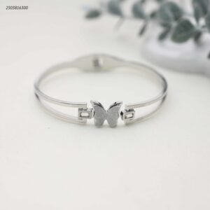 سوار عريض مفتوح مزين بفراشة و زركون لون فضي