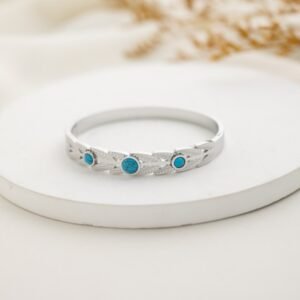 سوار فضي بتصميم سنبلة وأحجار زرقاء