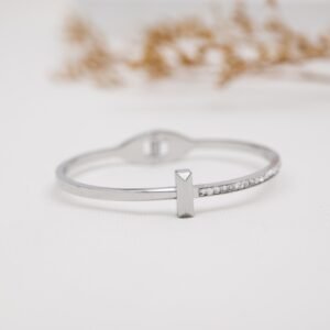 سوار فضي بتصميم نص زركون ونص ستيل