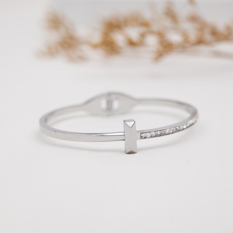 سوار فضي بتصميم نص زركون ونص ستيل