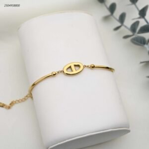 سوار ماركة تتكون من وصلات على شكل نصف دائرة متصلة لون ذهبي
