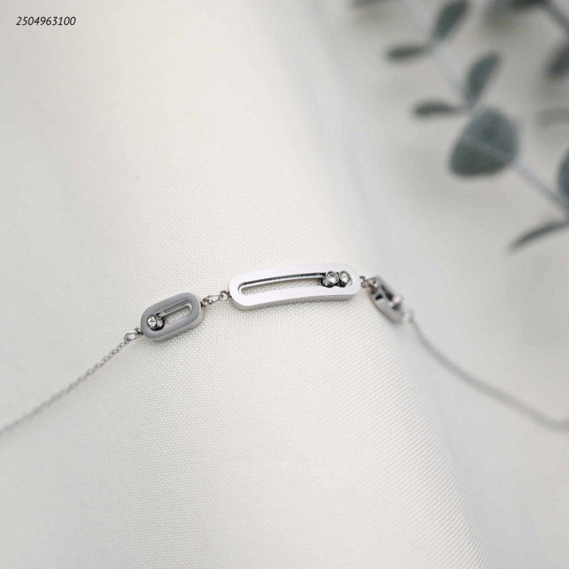 سوار ماركة لون فضي