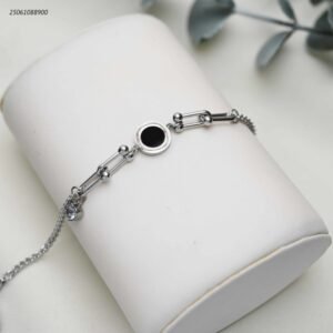 سوار مع اشكال ماركة مميزة لون فضي