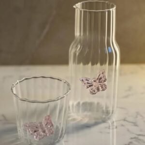 شاف زجاج مع كاسة بتصميم فراشة