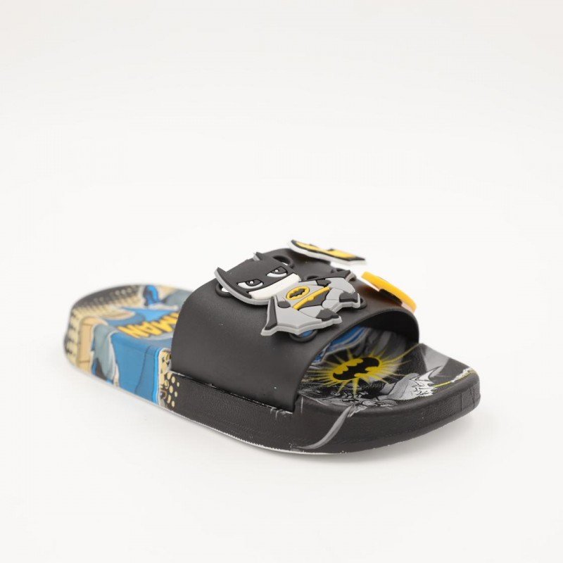 شبشب أطفال بتصميم بات مان