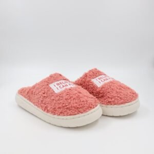 شبشب شتوي فرو بتصميم I Believe I Can Fly للنساء لون زهري