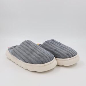 شبشب شتوي فرو للجنسين لون رمادي