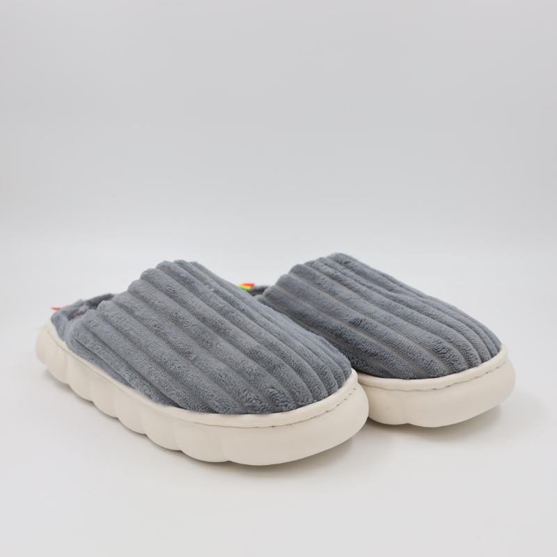 شبشب شتوي فرو للجنسين لون رمادي