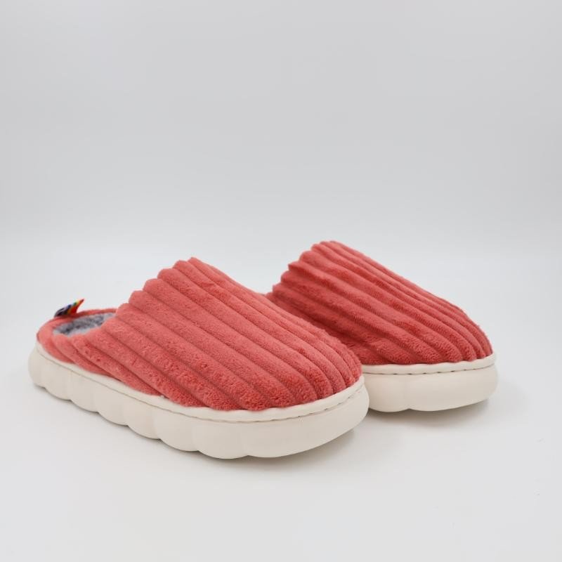 شبشب شتوي فرو للنساء لون كرميدي