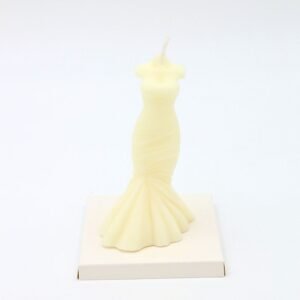 شمعة على شكل فستان صناعة يدوية