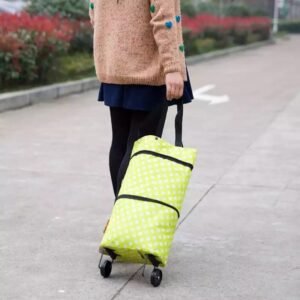 شنطة تسوق بعجلات -  حسب اللون المتوفر في المخازن