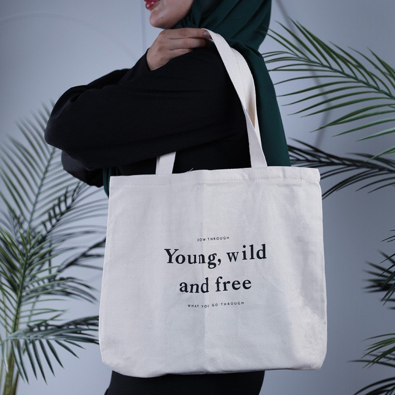 شنطة كتف لون بيج تصميم grow through young . Wild and free