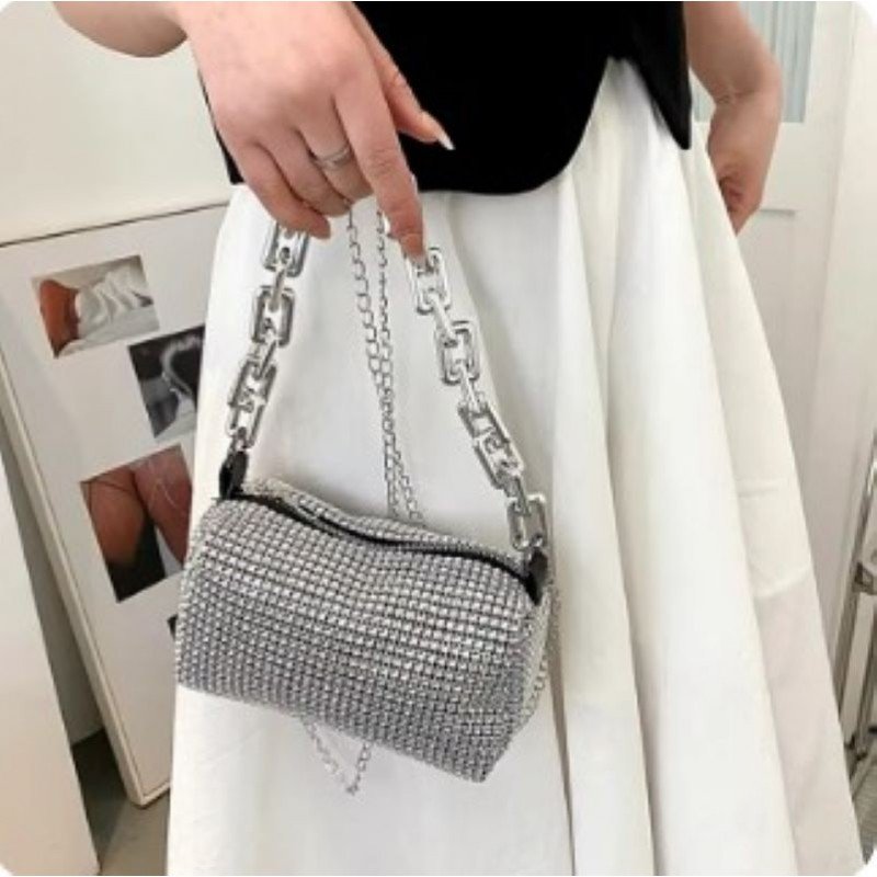 شنطة كروس نسائية صغيرة مصنوعة من حجر الراين اللامع مع سلسة كتف أنيقة