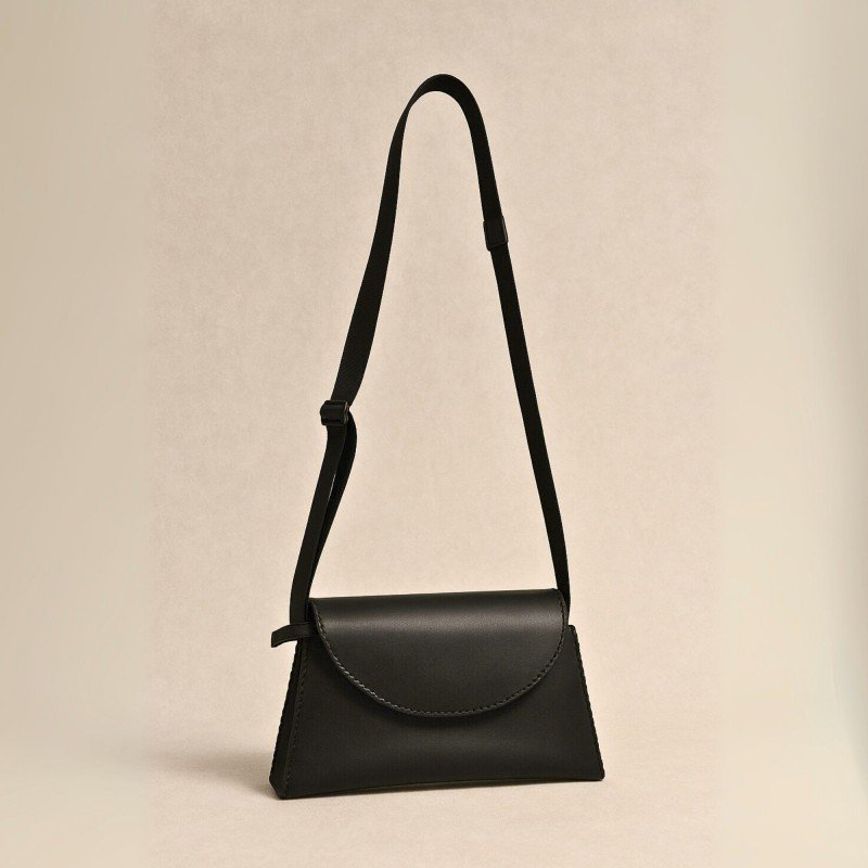 شنطة نسائية لون اسود