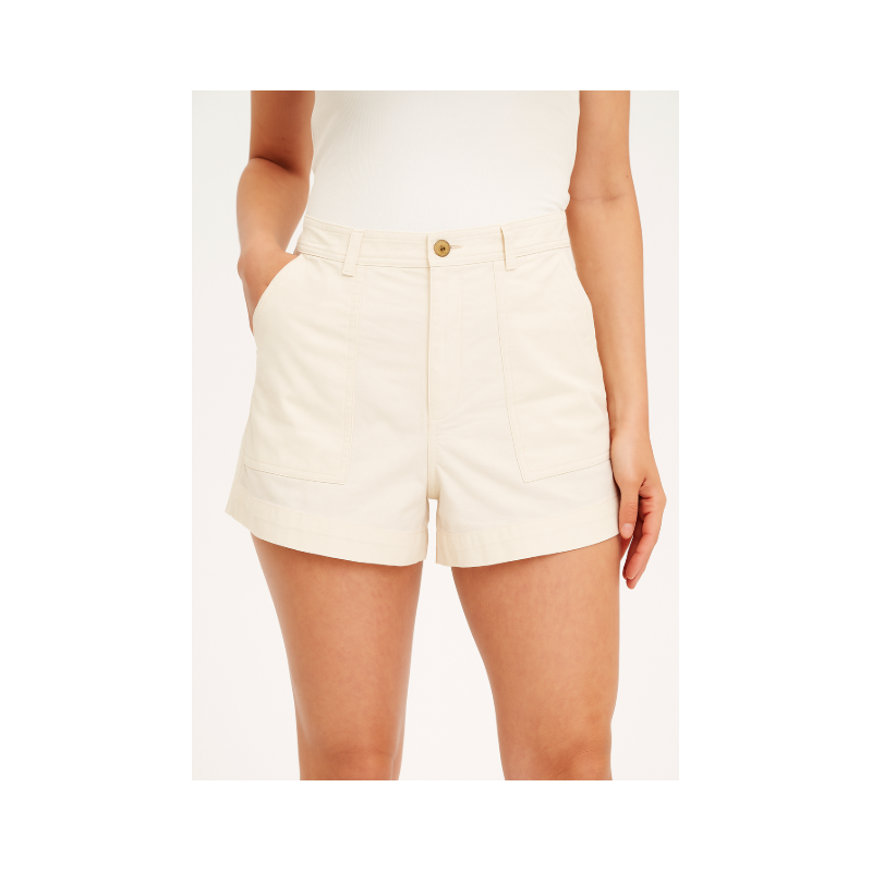 شورت للنساء لون أبيض