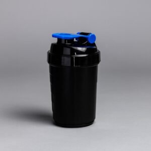 شيكر بروتين ( مطرة ماء مع مكان للبروتين أو الفيتامينات ) ازرق