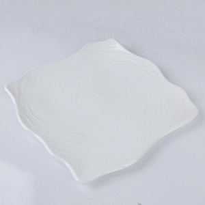 صحن بورسلان بتصميم شبه مربع حجم 30×30 سم لون أبيض