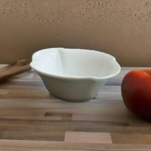 زبدية بورسلان حجم صغير لون أبيض قياس 11*11*4.5 سم