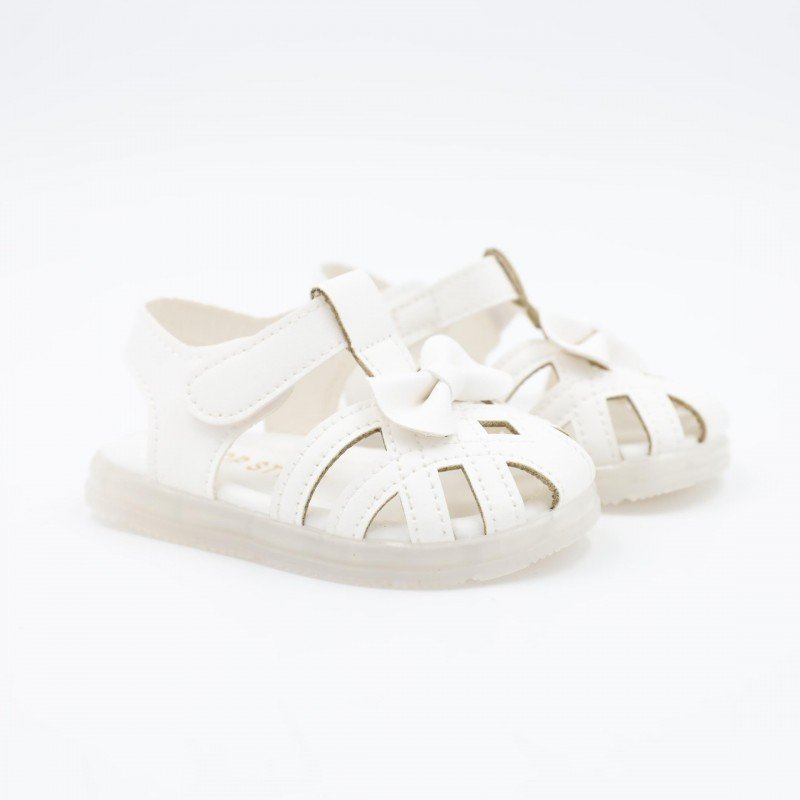 صندل اطفال بناتي بتصميم ببيونه لون ابيض