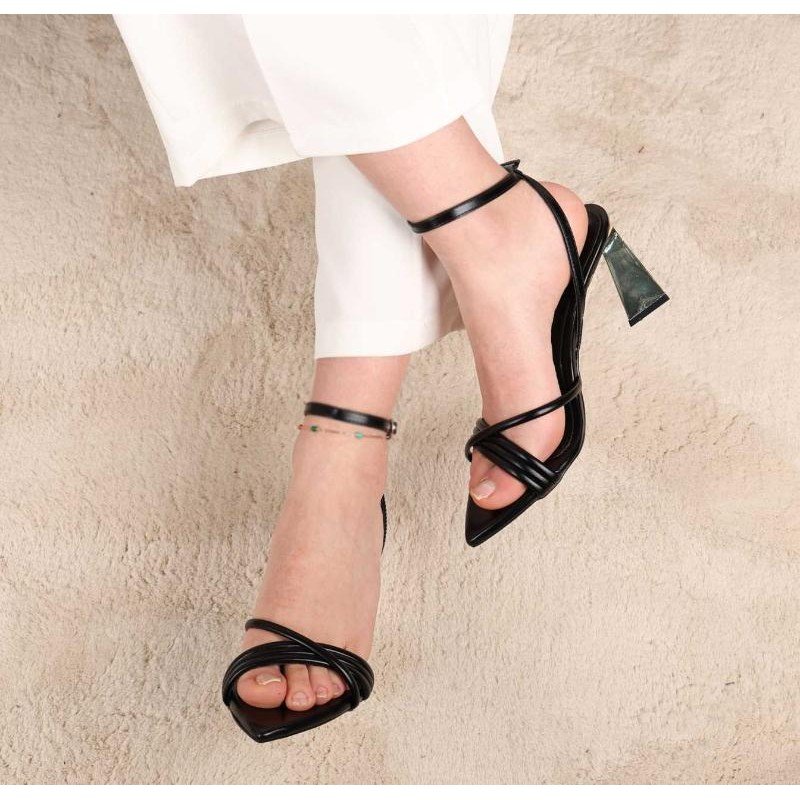 صندل جلد كعب للنساء لون أسود