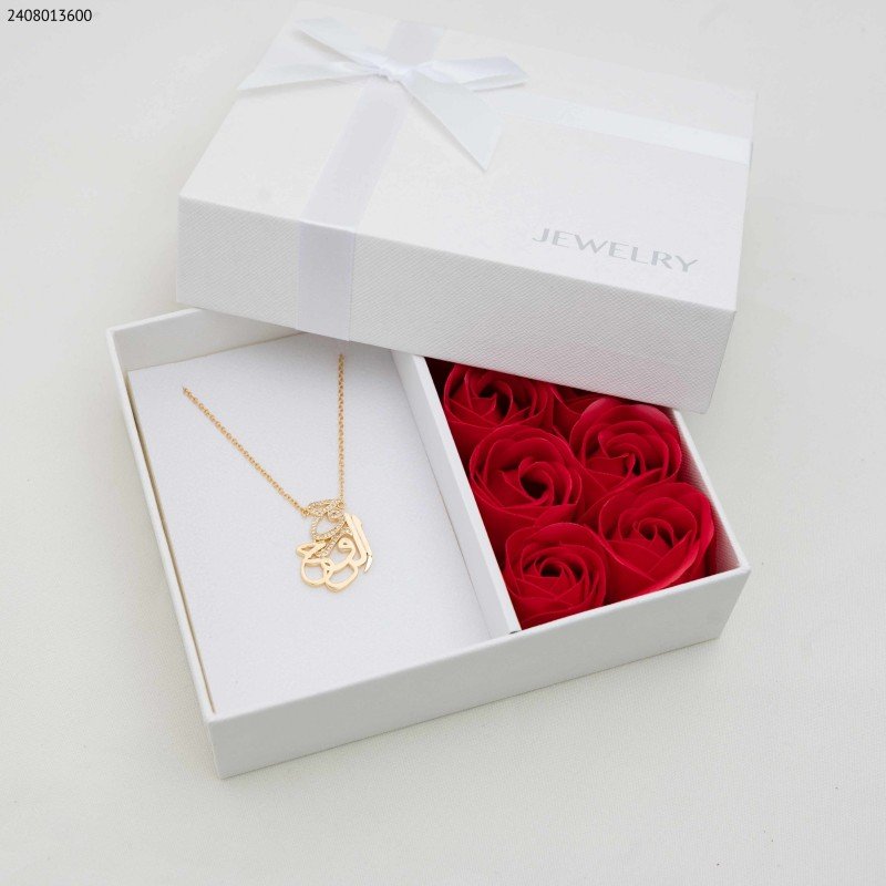 صندوق هدايا للمجوهرات أبيض مع ورد أحمر