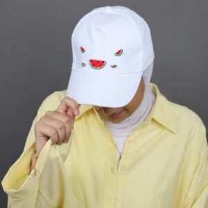 طاقية قماش مطرزة بتصميم بطيخ لون أبيض