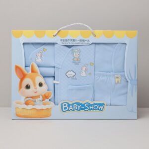 طقم استقبال بيبي لون أزرق بصندوق مرتب كهدية ( تبان و بيجامة + طاقية + كفوف + كوفلية + مناشف + قطع قماش )