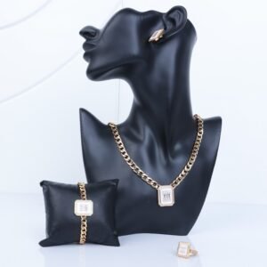 طقم اكسسوارات 4 قطع بتصميم جنزير لون ذهبي وأبيض