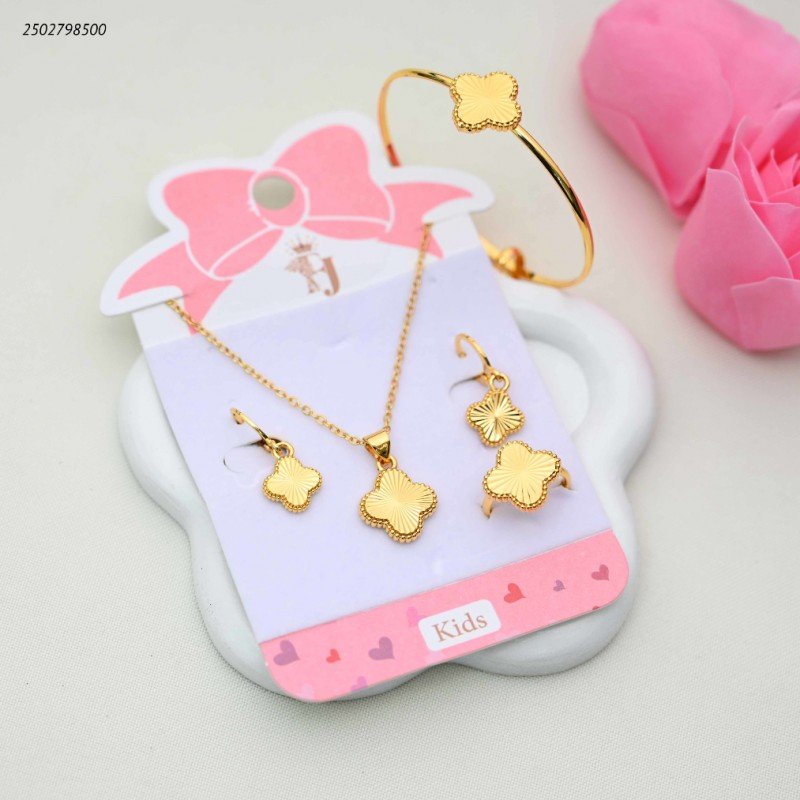 طقم اكسسوارات للأطفال مطلي بالذهب ( سوار + سلسال + حلقان + وخاتم )