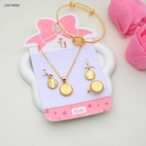 طقم اكسسوارات للأطفال مطلي بالذهب ( سوار + سلسال + حلقان + وخاتم )