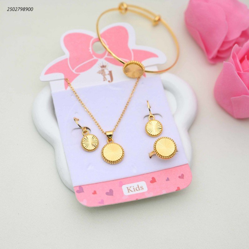 طقم اكسسوارات للأطفال مطلي بالذهب ( سوار + سلسال + حلقان + وخاتم )