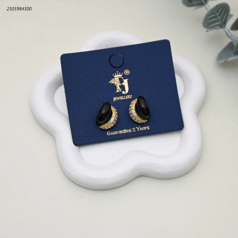 طقم حلوق أنيق زركون مع جهة ملونة لون ذهب و اسود