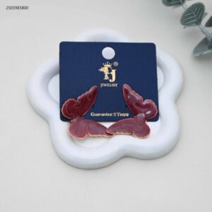 طقم حلوق شكل فراشة ملونة لون فضي وأحمر