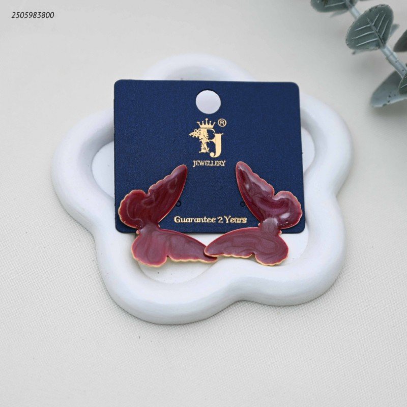 طقم حلوق شكل فراشة ملونة لون فضي وأحمر